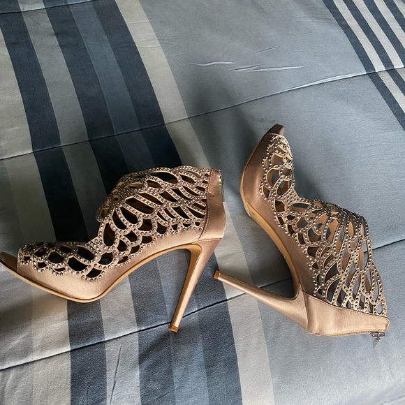 Used INC International high heels women’s shoes,with shiny stones,size 7.5 M - Picture 8 of 8